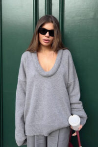 3D V Neck Paneled Oversized Solid Sweater